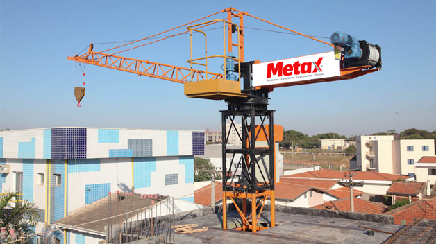 Obra em ArarasSP com Elevador de Cremalheira e Mini Grua